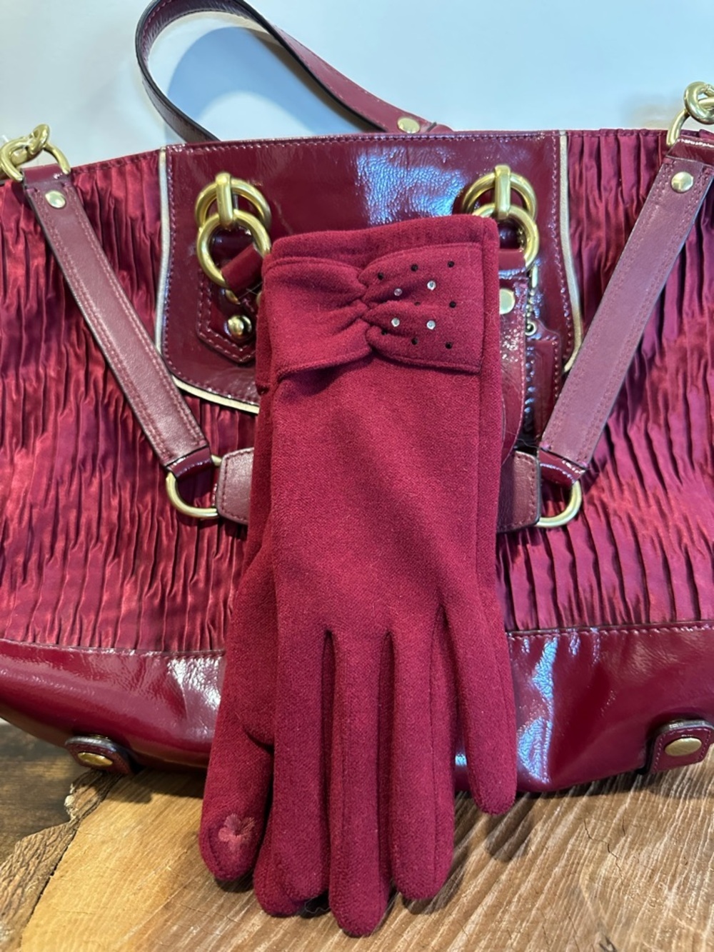 Women's Maroon Winter Gloves with Clover Detail - Picture 9 of 9